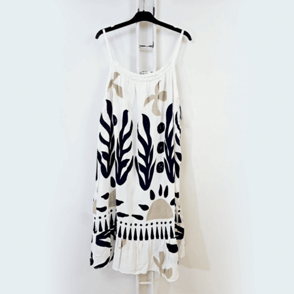 Robe blanche mi-longue bleu marine